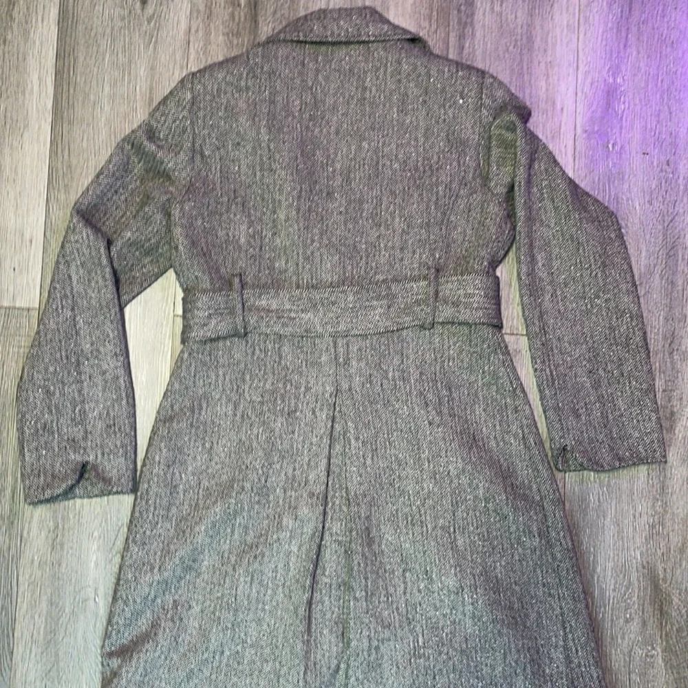 Classic black and grey coat. Missing one button - Picture 5 of 8